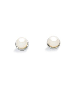 Pair of studs "ROMANTIC" from Spinning Jewelry, featuring sterling silver with freshwater pearls.