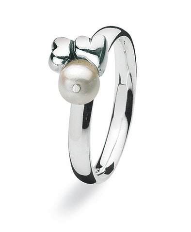 LOVELY - Sterling silver ring with freshwater pearl setting.