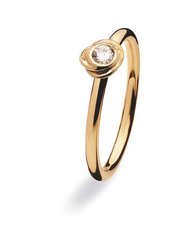9 carat gold ring with cubic zirconia setting
