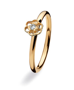 9 carat gold ring with cubic zirconia